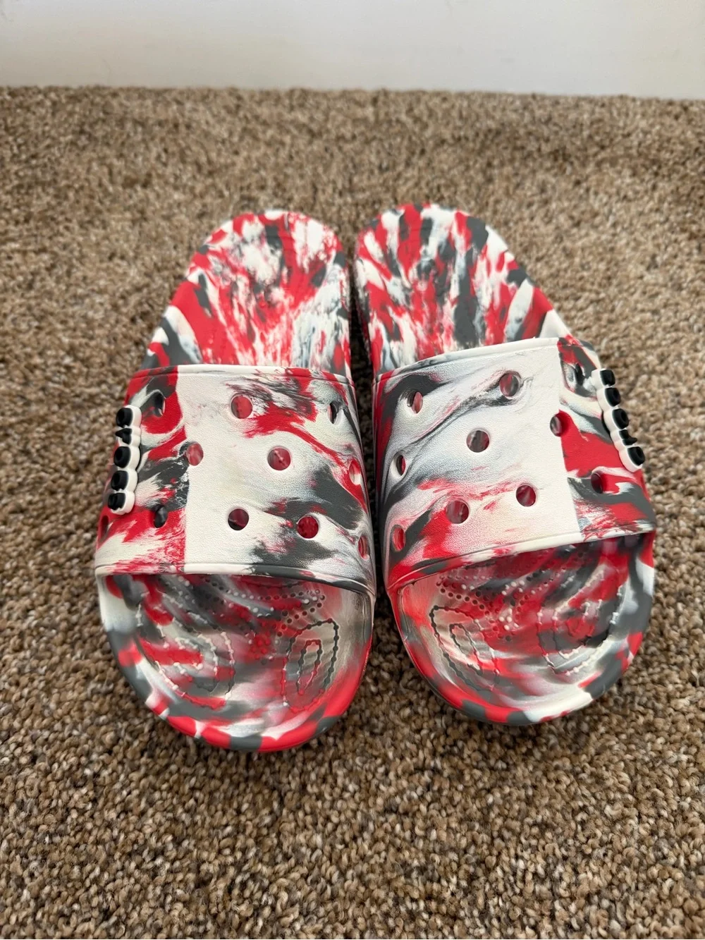 CROCS Classic Marbled Slides in Red White Black